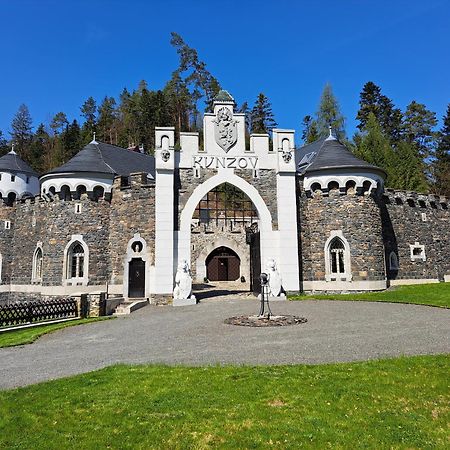 Hrad Kunzov Glamping & Spa & Restaurant Přerov Eksteriør billede